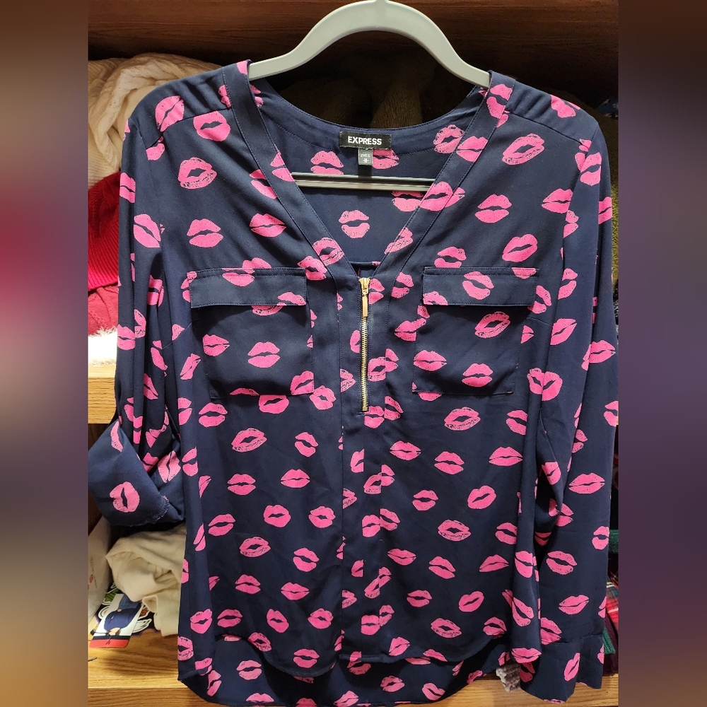 Express Women's Navy and Pink Lip Print Top
